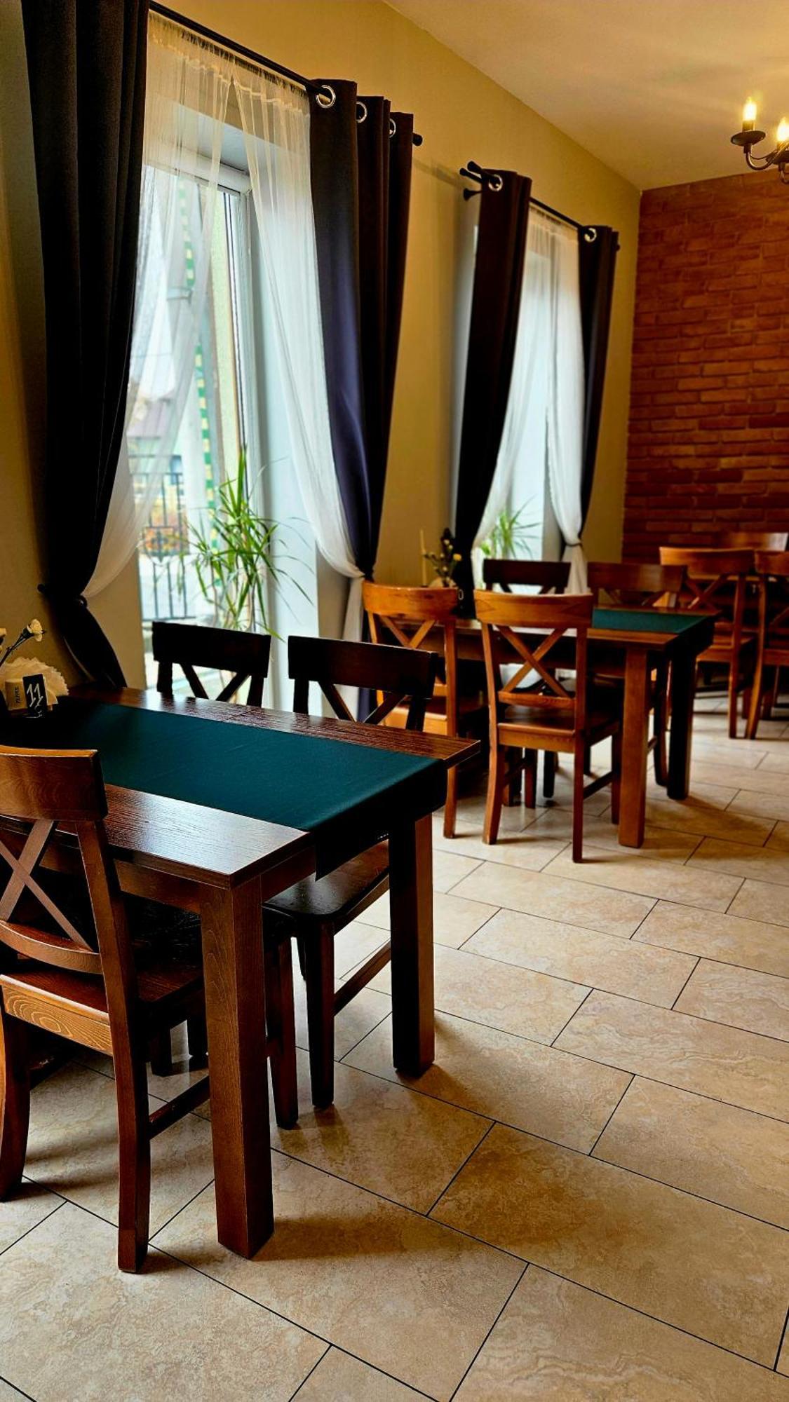 Hotel Gosciniec Pod Lilijka Podzamcze  Esterno foto